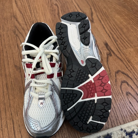 New Balance 1906R “Silver Metallic” - Women's 9/Men's 7 - Picture 12 of 12